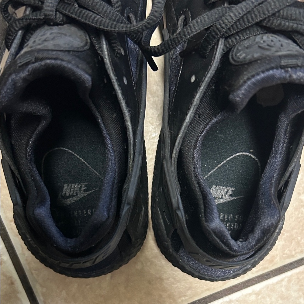 Nike women’s Air Huarache Run sneaker Black size 9.5 - Picture 8 of 9